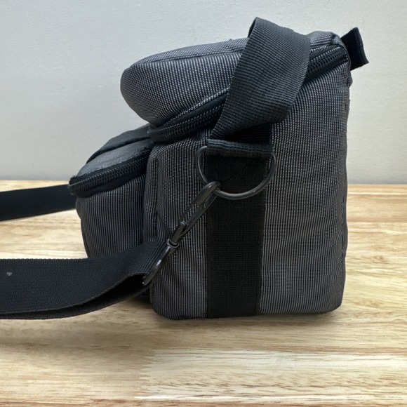 Case Logic Gray Medium Sized Camera Bag Shoulder Or Hand Carry - Picture 8 of 16